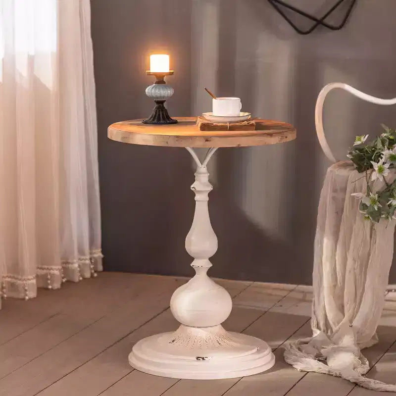 Table d'appoint sur pied noir et blanc