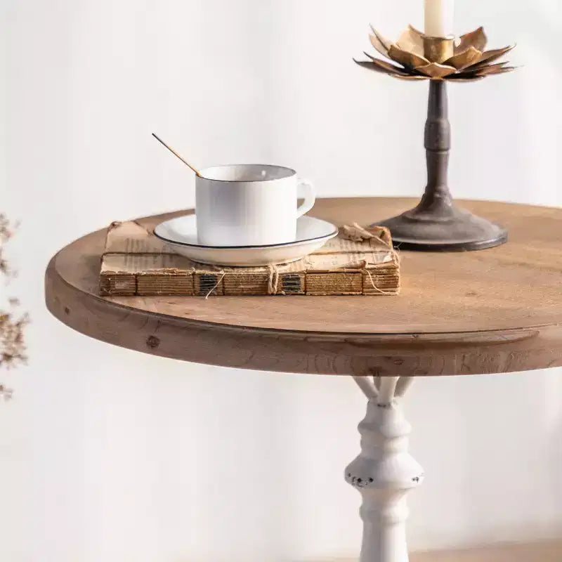 Table d'appoint sur pied noir et blanc