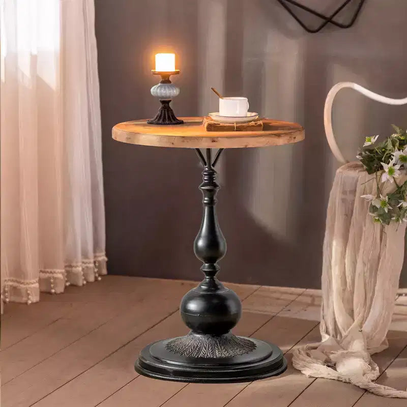 Table d'appoint sur pied noir et blanc