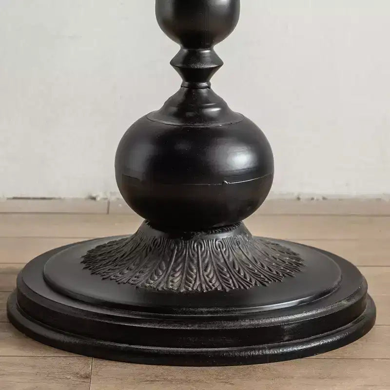 Table d'appoint sur pied noir et blanc